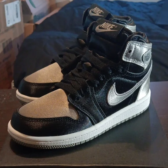 Nike Jordan 1 Retro High OG Satin Shadow Kids 11c NWBOX - Picture 2 of 10